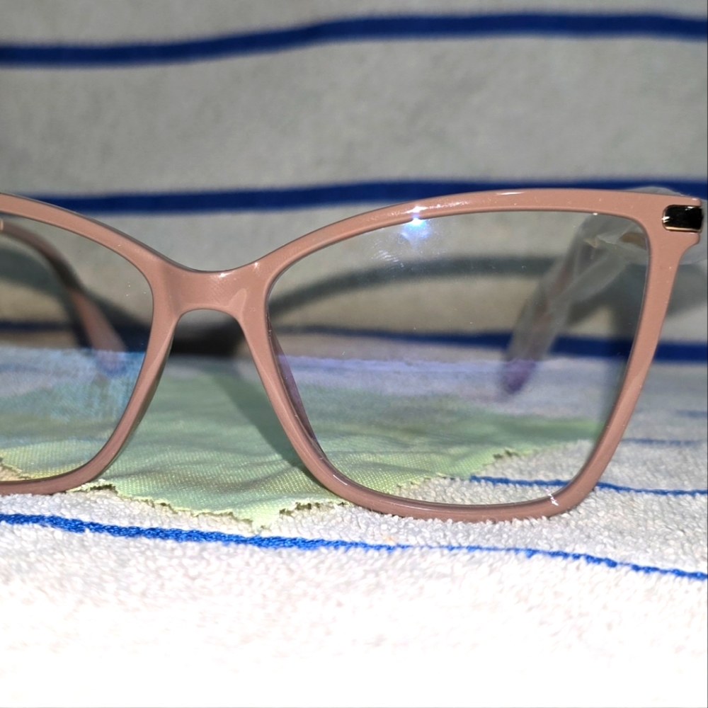 Glasses - Picture 3 of 15